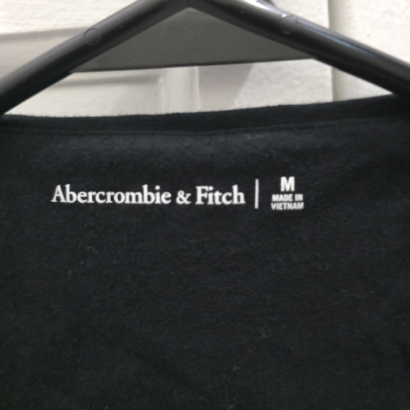 Abercrombie & Fitch Classic Black Tee - Picture 1 of 4